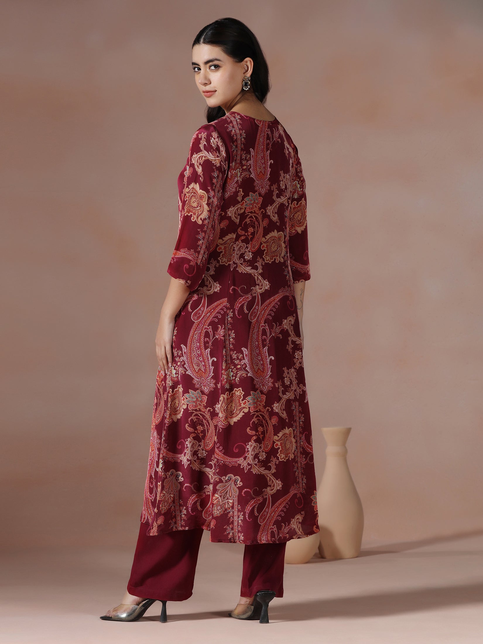 Women Crepe Burgundy Printed Kurta With Comfort Pant - Image 2