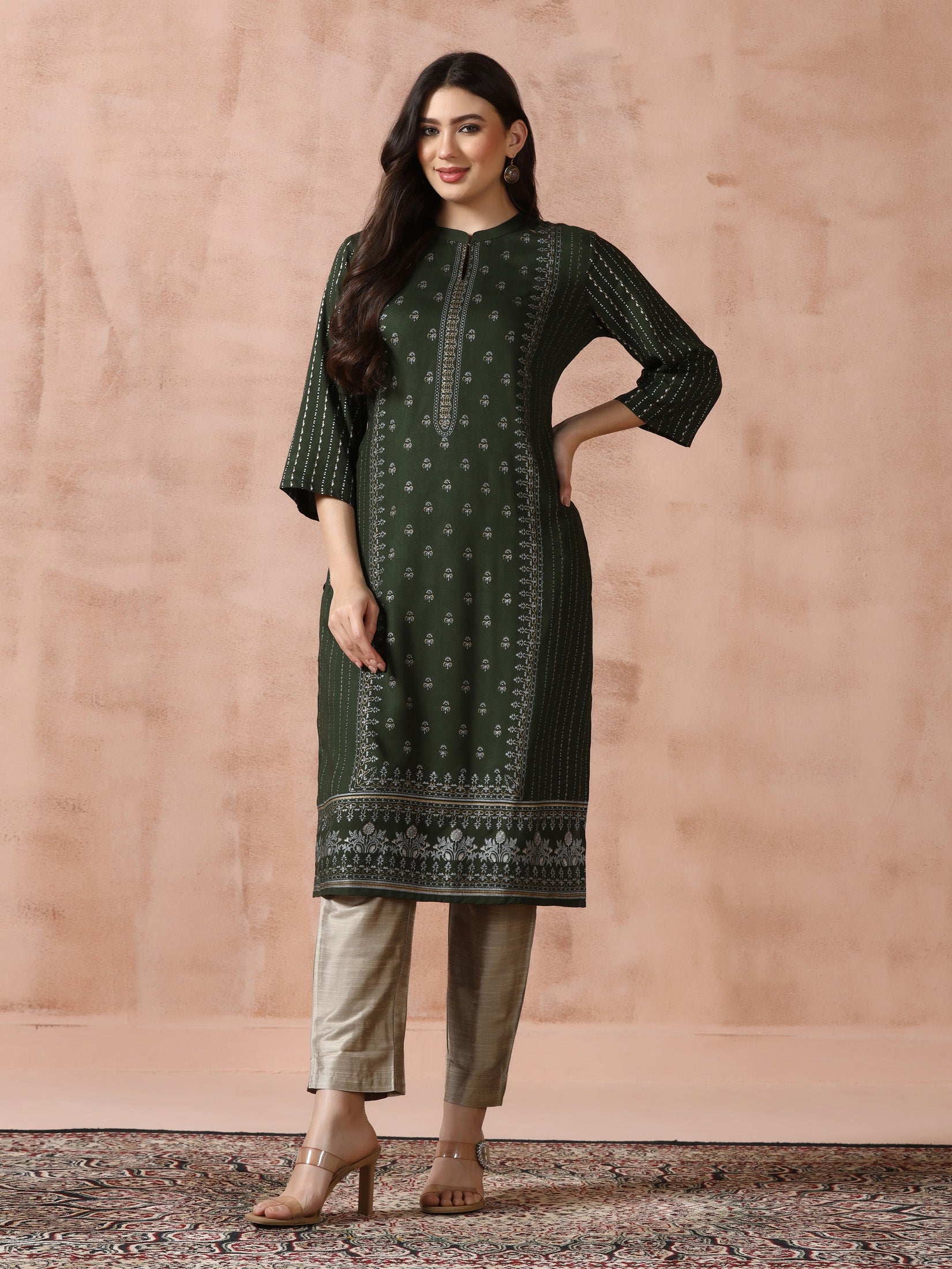 Women Liva Green Placement Print Kurta - Image 6