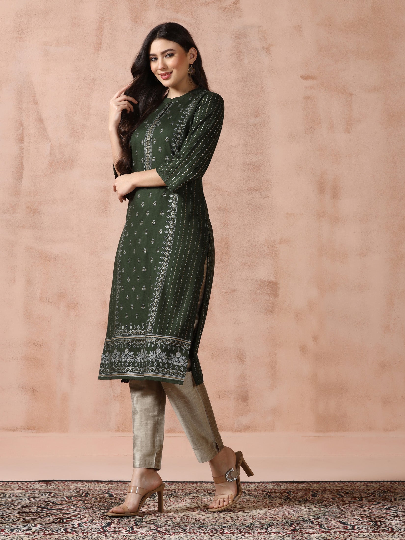 Women Liva Green Placement Print Kurta - Image 3