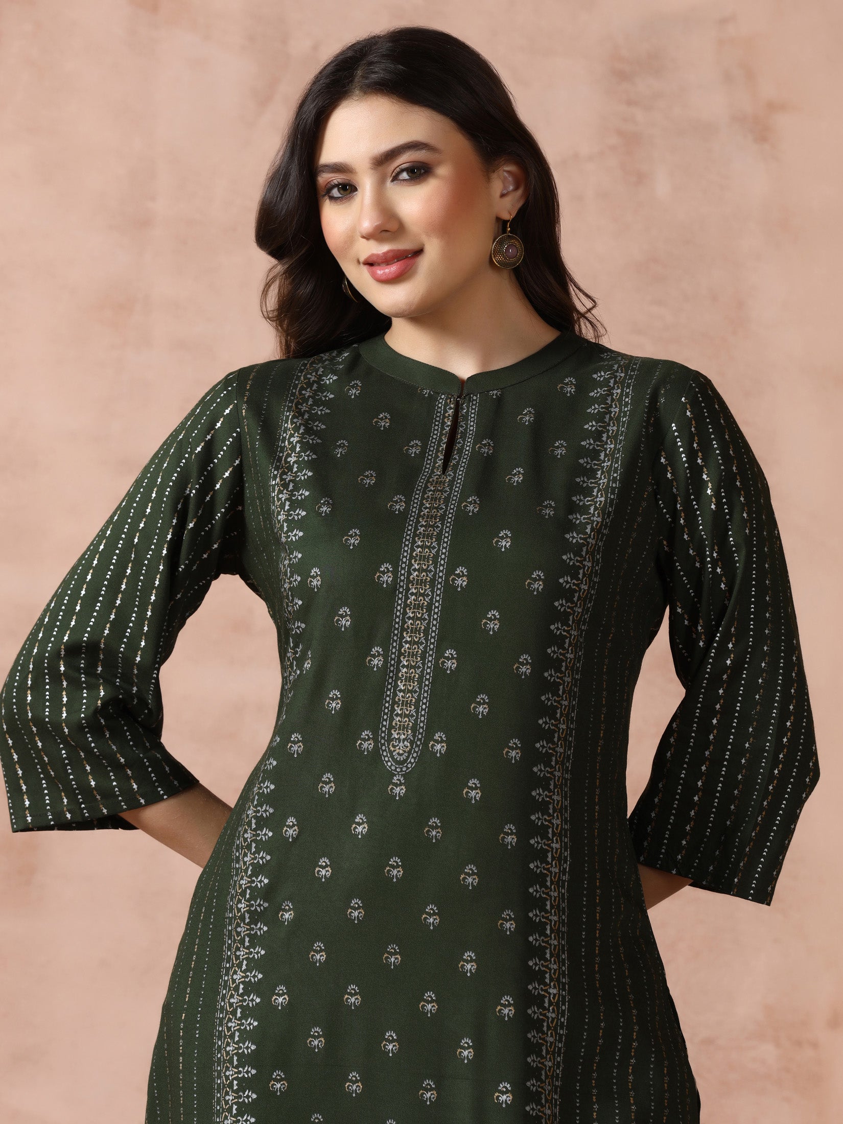 Women Liva Green Placement Print Kurta - Image 7