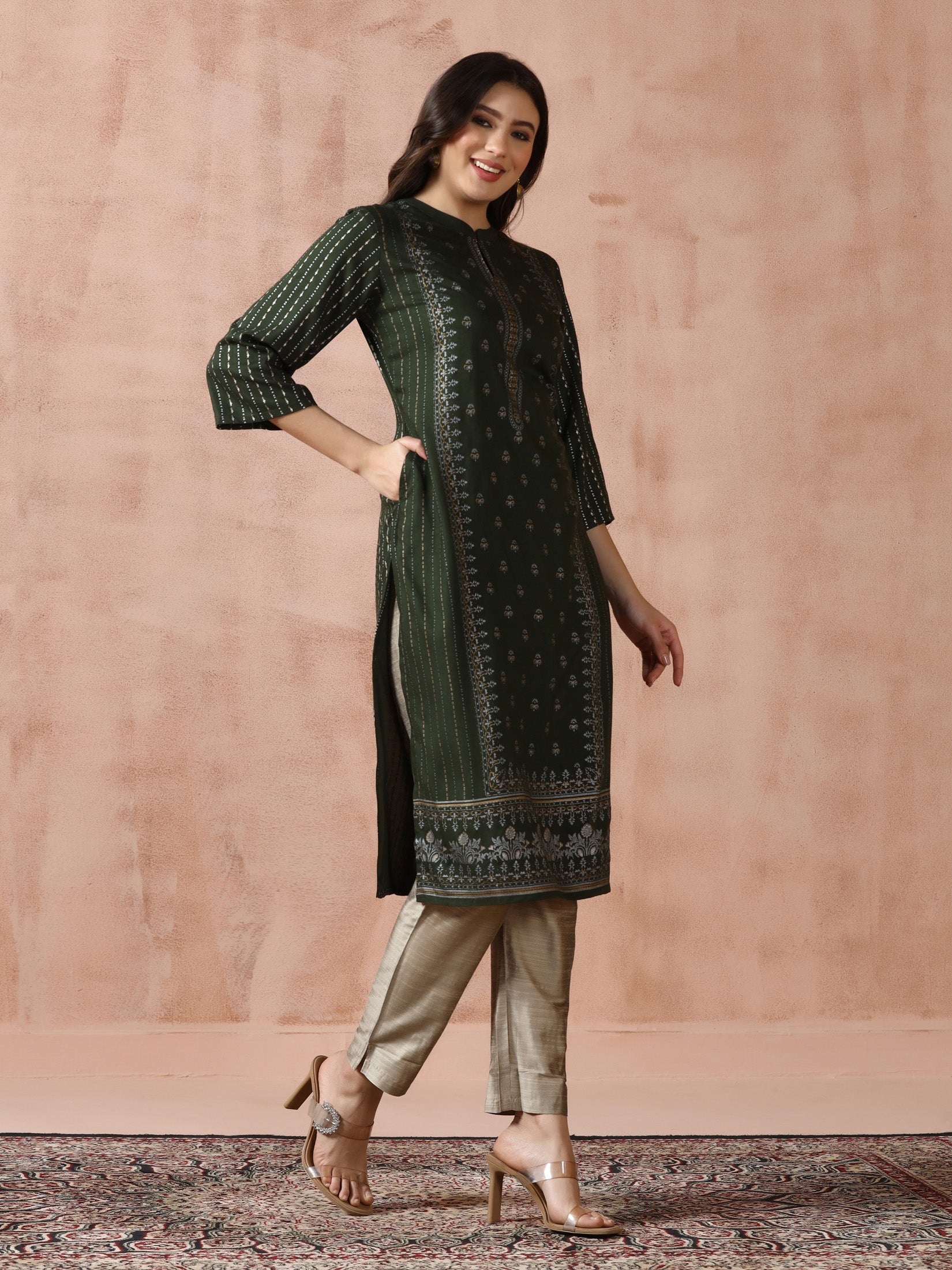 Women Liva Green Placement Print Kurta - Image 4