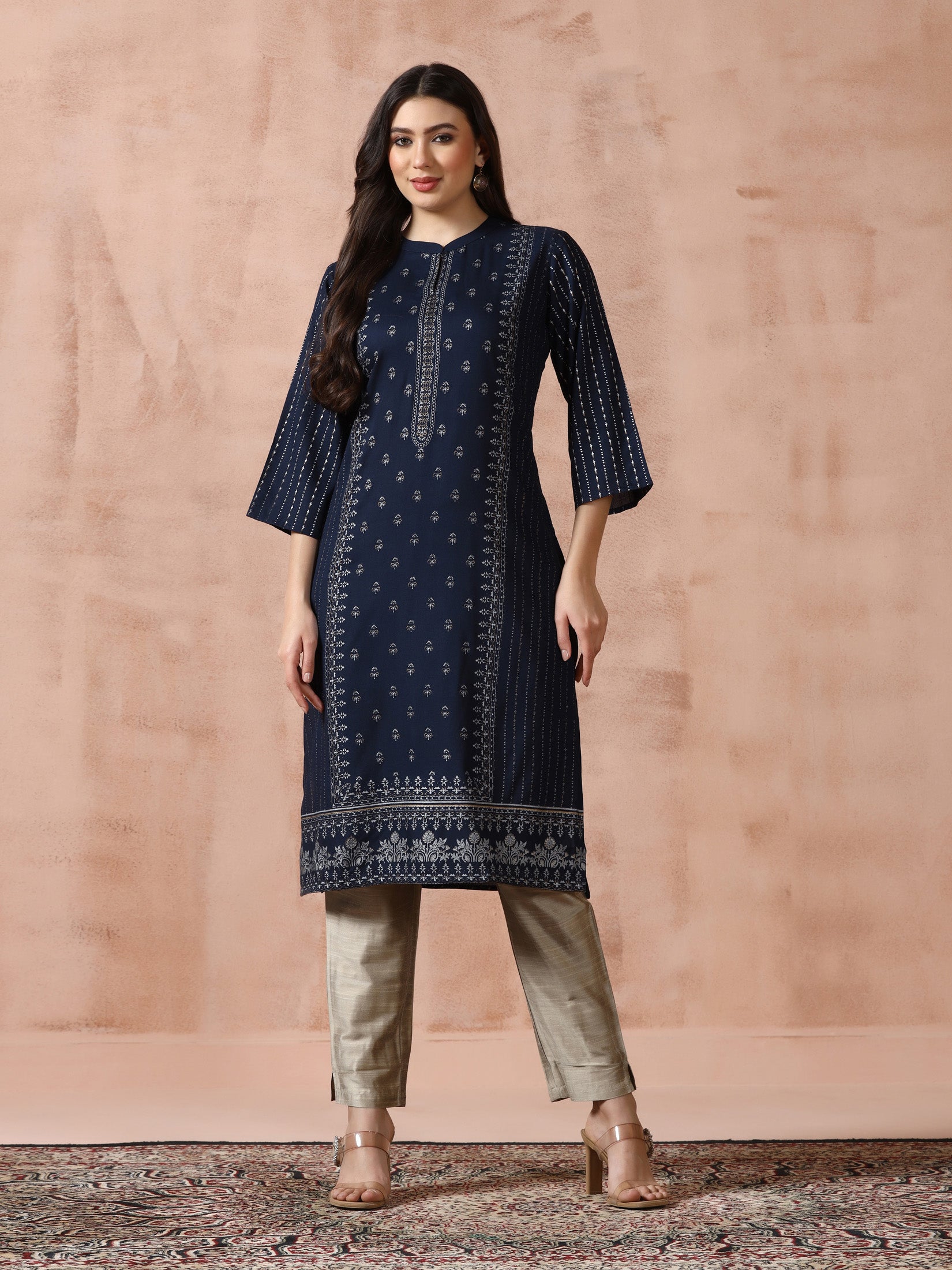 Women Liva Navy Blue Placement Print Kurta - Image 5