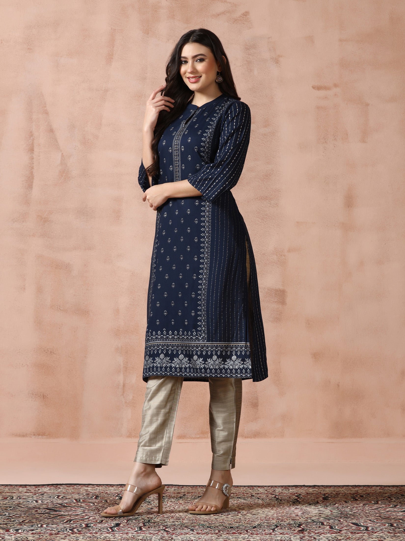 Women Liva Navy Blue Placement Print Kurta - Image 3
