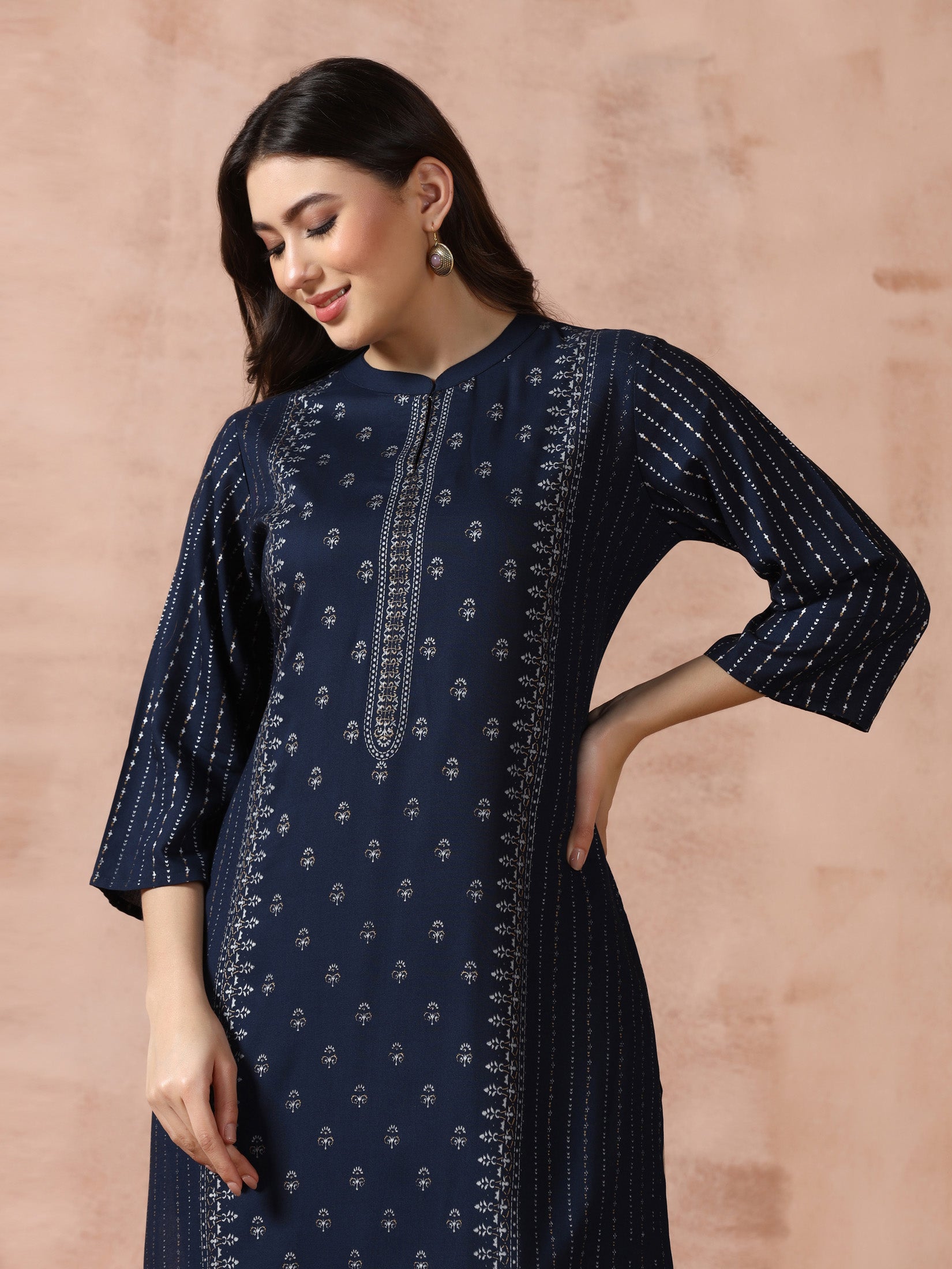 Women Liva Navy Blue Placement Print Kurta - Image 6