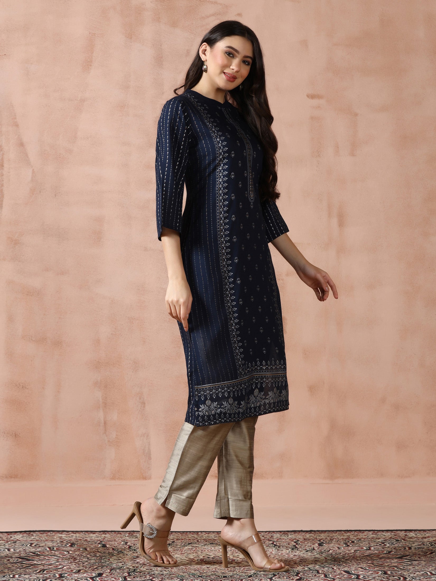 Women Liva Navy Blue Placement Print Kurta - Image 4