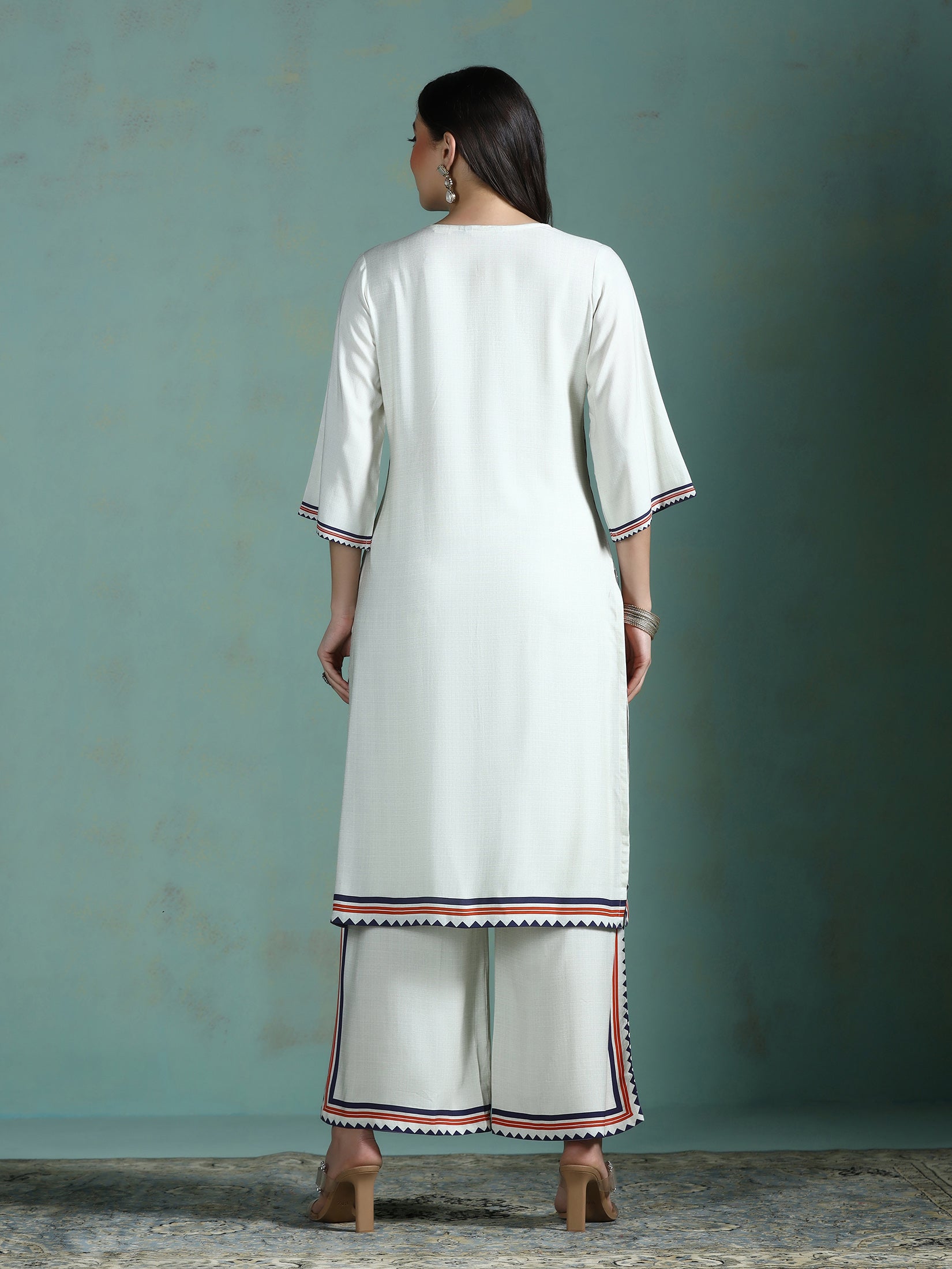 Women Liva Cream Printed Kurta With Comfort Pant - Image 2