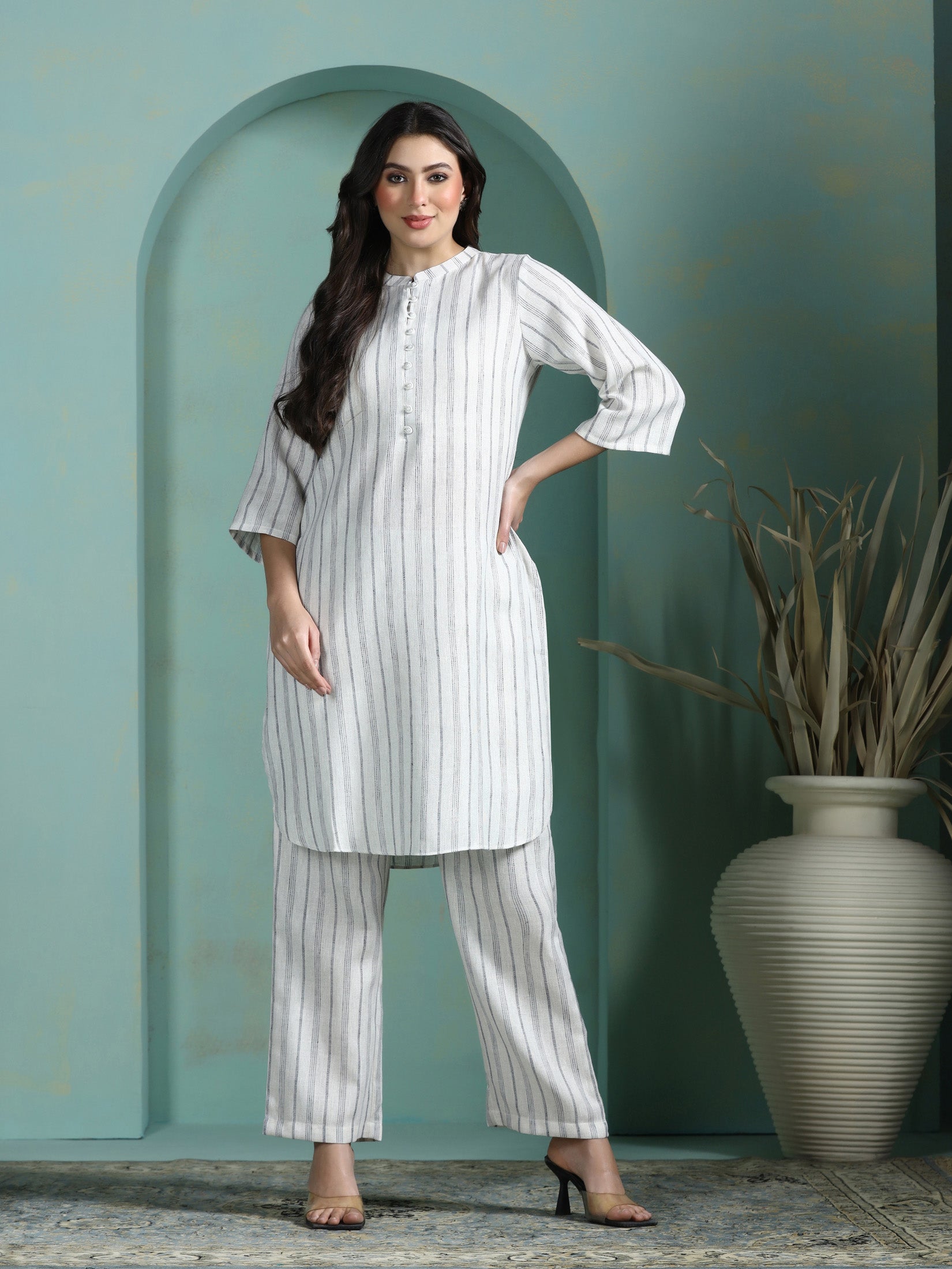 Women Linen Off White Yarn Dyed Kurta With Comfort Pant - Image 6